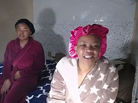 Snapshot of EssenceChubby chatting on 7, 7, 2026 EssenceChubby online show from 7, 7, 2026