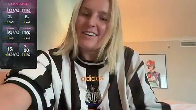 Spicy-Peach online show from 16, 7, 2026