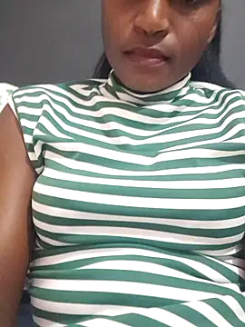 Snapshot of PrettyT_ chatting on 13, 7, 2026 PrettyT online show from 13, 7, 2026