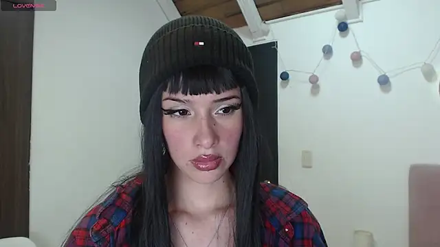 madeleine evans online show from 23, 7, 2026