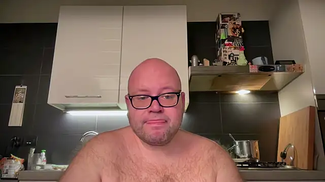 Snapshot of theitalianbear chatting on 23, 12, 2024 theitalianbear online show from 23, 12, 2024