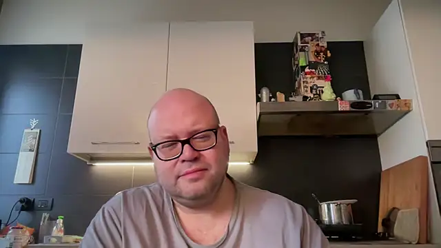 Snapshot of theitalianbear chatting on 23, 12, 2024 theitalianbear online show from 23, 12, 2024