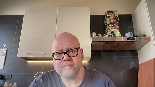 Snapshot of theitalianbear chatting on 4, 2, 2025 theitalianbear online show from 4, 2, 2025
