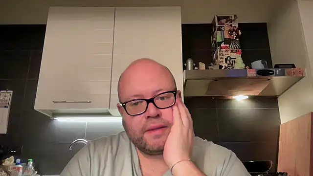 Snapshot of theitalianbear chatting on 12, 2, 2025 theitalianbear online show from 12, 2, 2025