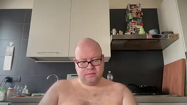 Snapshot of theitalianbear chatting on 25, 2, 2025 theitalianbear online show from 25, 2, 2025