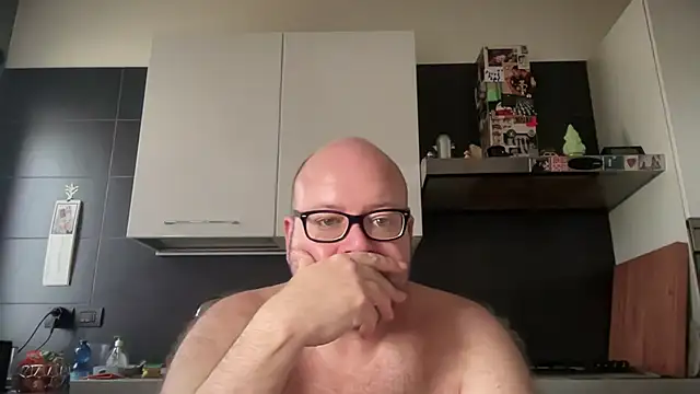 Snapshot of theitalianbear chatting on 10, 9, 2025 theitalianbear online show from 10, 9, 2025