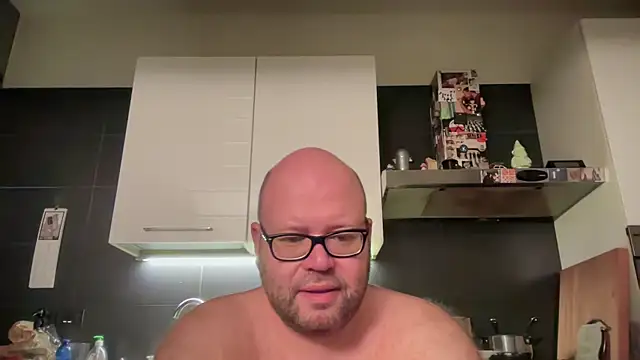 Snapshot of theitalianbear chatting on 12, 9, 2025 theitalianbear online show from 12, 9, 2025