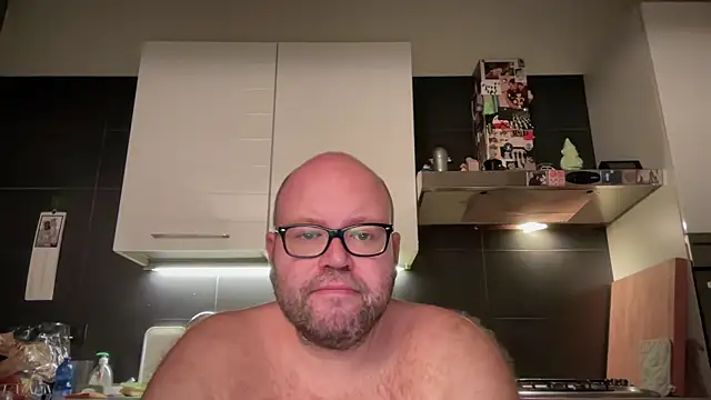 Snapshot of theitalianbear chatting on 12, 9, 2025 theitalianbear online show from 12, 9, 2025