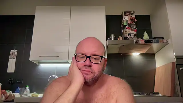 Snapshot of theitalianbear chatting on 13, 9, 2025 theitalianbear online show from 13, 9, 2025