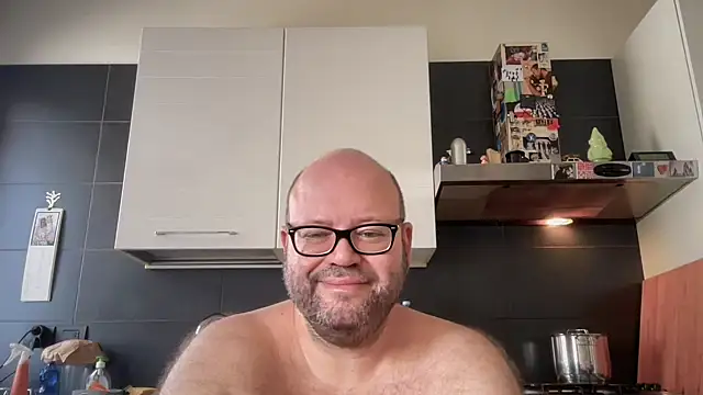 Snapshot of theitalianbear chatting on 14, 9, 2025 theitalianbear online show from 14, 9, 2025