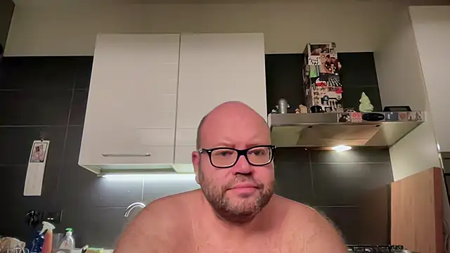 Snapshot of theitalianbear chatting on 16, 9, 2025 theitalianbear online show from 16, 9, 2025