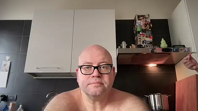 Snapshot of theitalianbear chatting on 22, 9, 2025 theitalianbear online show from 22, 9, 2025