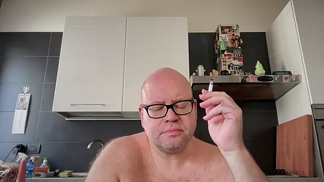 Snapshot of theitalianbear chatting on 23, 9, 2025 theitalianbear online show from 23, 9, 2025