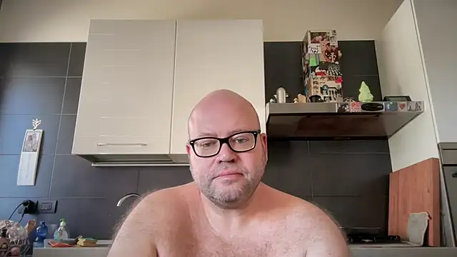 Snapshot of theitalianbear chatting on 26, 9, 2025 theitalianbear online show from 26, 9, 2025