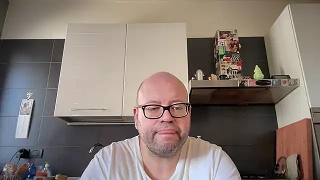 Snapshot of theitalianbear chatting on 28, 9, 2025 theitalianbear online show from 28, 9, 2025