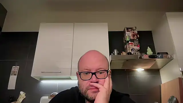 Snapshot of theitalianbear chatting on 9, 10, 2025 theitalianbear online show from 9, 10, 2025