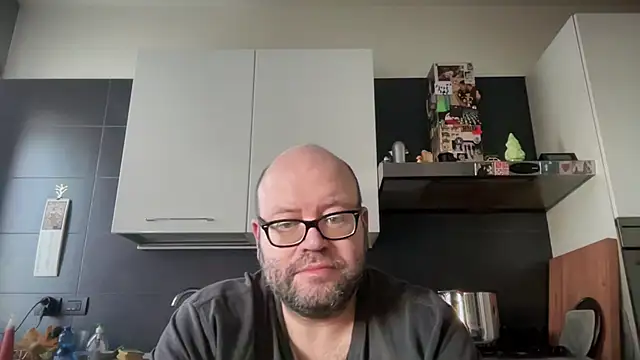Snapshot of theitalianbear chatting on 12, 10, 2025 theitalianbear online show from 12, 10, 2025