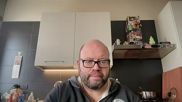 Snapshot of theitalianbear chatting on 17, 10, 2025 theitalianbear online show from 17, 10, 2025