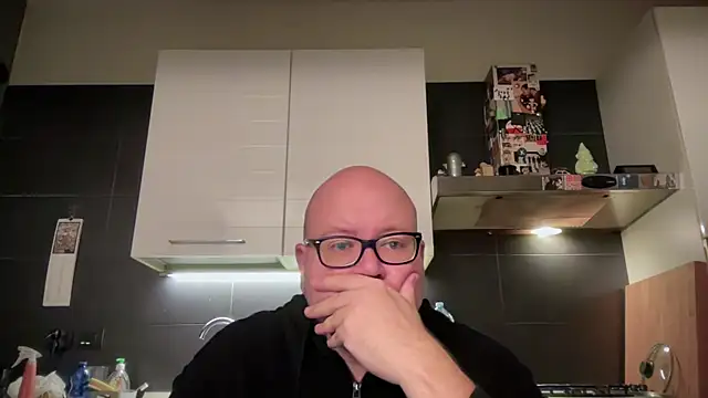 Snapshot of theitalianbear chatting on 19, 10, 2025 theitalianbear online show from 19, 10, 2025