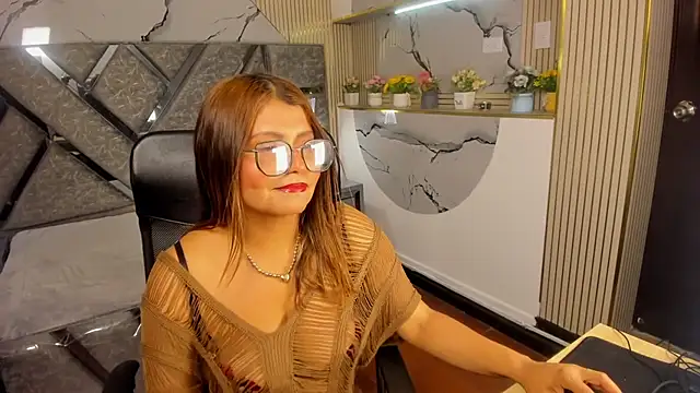 Laura martii online show from 6, 8, 2026