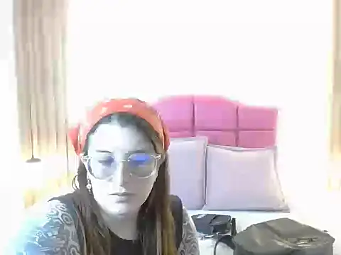 Snapshot of Dacotafox_ chatting on 3, 8, 2026 Dacotafox online show from 3, 8, 2026