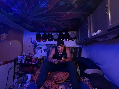 OmarSalasxh33 online show from 4, 8, 2026