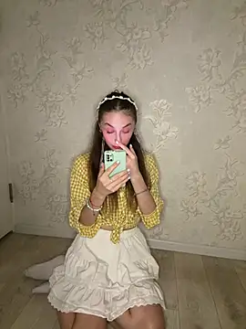 Shy Little Mia online show from 7, 8, 2026