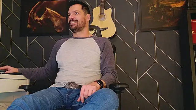 Snapshot of ChrisKox chatting on 1, 2, 2025 ChrisKox online show from 1, 2, 2025