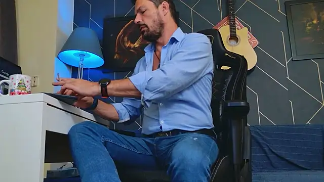 Snapshot of ChrisKox chatting on 14, 9, 2025 ChrisKox online show from 14, 9, 2025