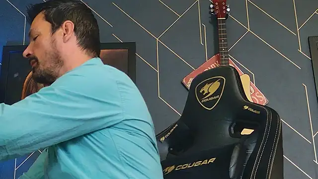 Snapshot of ChrisKox chatting on 3, 10, 2025 ChrisKox online show from 3, 10, 2025