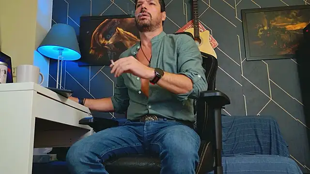 Snapshot of ChrisKox chatting on 6, 10, 2025 ChrisKox online show from 6, 10, 2025