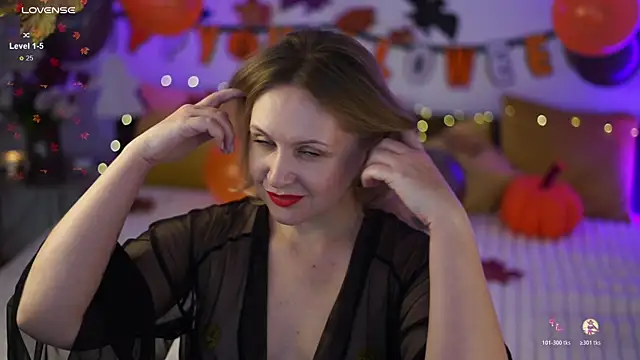 Snapshot of LitleSun chatting on 25, 10, 2025 LitleSun online show from 25, 10, 2025