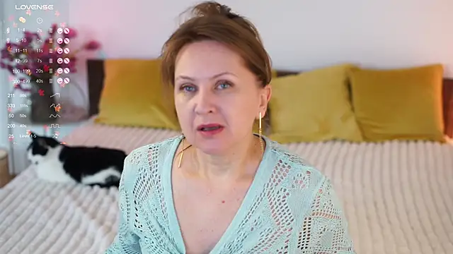 Snapshot of LitleSun chatting on 19, 11, 2025 LitleSun online show from 19, 11, 2025