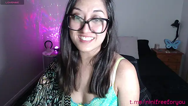 Snapshot of Ninimoon chatting on 10, 11, 2025 Ninimoon online show from 10, 11, 2025