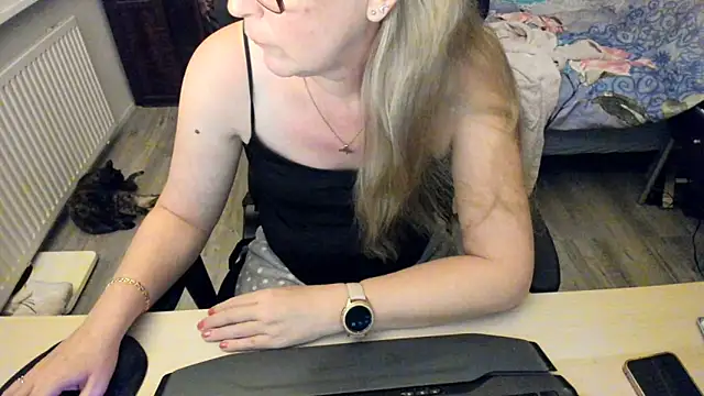 Snapshot of minoesje37 chatting on 29, 12, 2024 minoesje37 online show from 29, 12, 2024