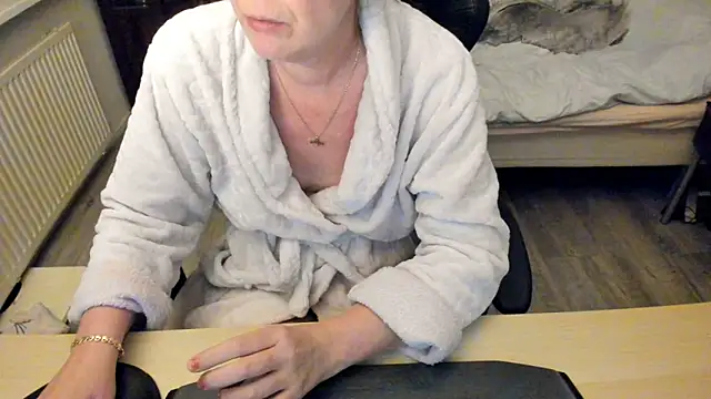 Snapshot of minoesje37 chatting on 8, 1, 2025 minoesje37 online show from 8, 1, 2025