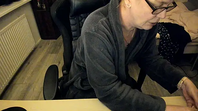 Snapshot of minoesje37 chatting on 11, 2, 2025 minoesje37 online show from 11, 2, 2025