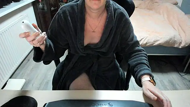 Snapshot of minoesje37 chatting on 13, 2, 2025 minoesje37 online show from 13, 2, 2025