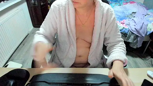 Snapshot of minoesje37 chatting on 6, 3, 2025 minoesje37 online show from 6, 3, 2025