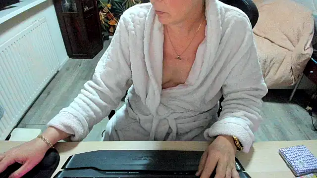 Snapshot of minoesje37 chatting on 13, 3, 2025 minoesje37 online show from 13, 3, 2025