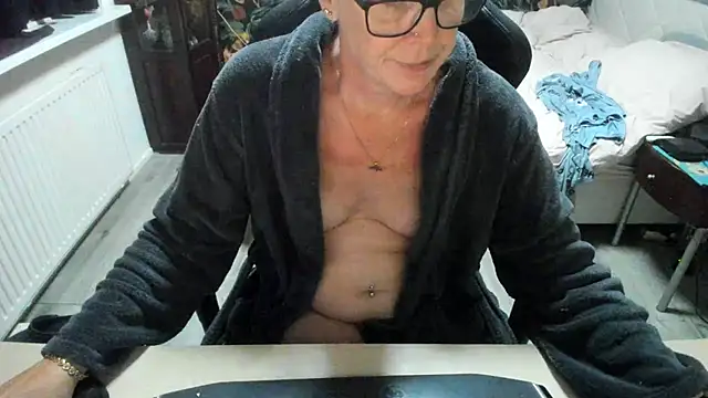 Snapshot of minoesje37 chatting on 15, 9, 2025 minoesje37 online show from 15, 9, 2025