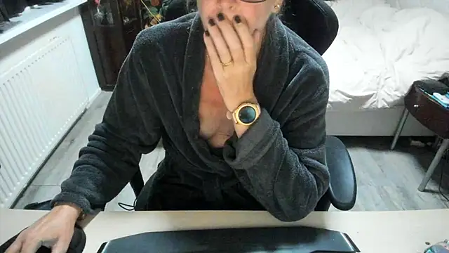 Snapshot of minoesje37 chatting on 24, 9, 2025 minoesje37 online show from 24, 9, 2025