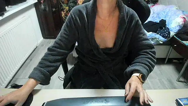 Snapshot of minoesje37 chatting on 28, 9, 2025 minoesje37 online show from 28, 9, 2025