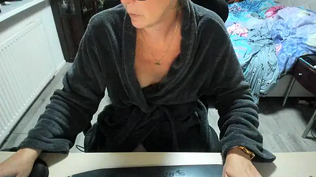 Snapshot of minoesje37 chatting on 2, 10, 2025 minoesje37 online show from 2, 10, 2025