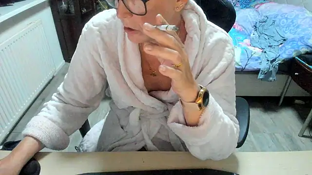 Snapshot of minoesje37 chatting on 5, 10, 2025 minoesje37 online show from 5, 10, 2025