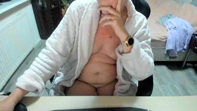 Snapshot of minoesje37 chatting on 15, 10, 2025 minoesje37 online show from 15, 10, 2025