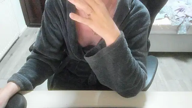 minoesje37 online show from 5, 1, 2026