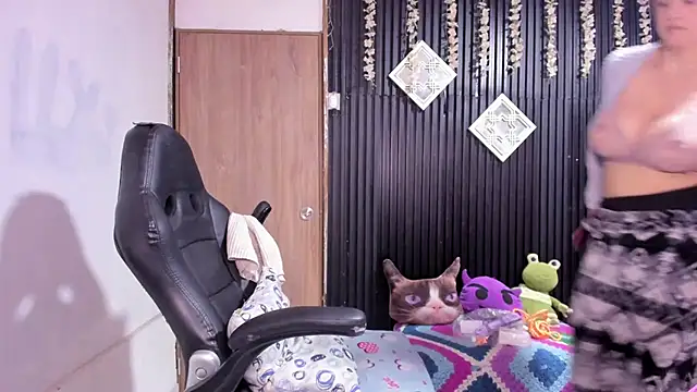 lalanaughty online show from 4, 4, 2026