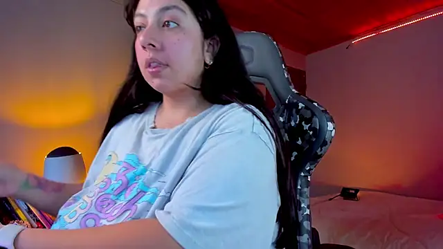 Snapshot of coraline_latin chatting on 2, 1, 2025 coraline latin online show from 2, 1, 2025