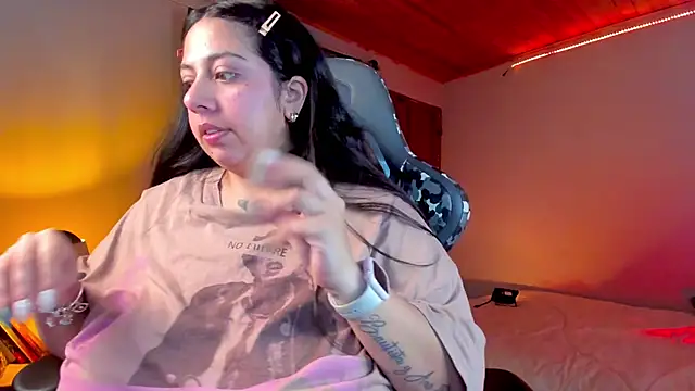 Snapshot of coraline_latin chatting on 4, 1, 2025 coraline latin online show from 4, 1, 2025